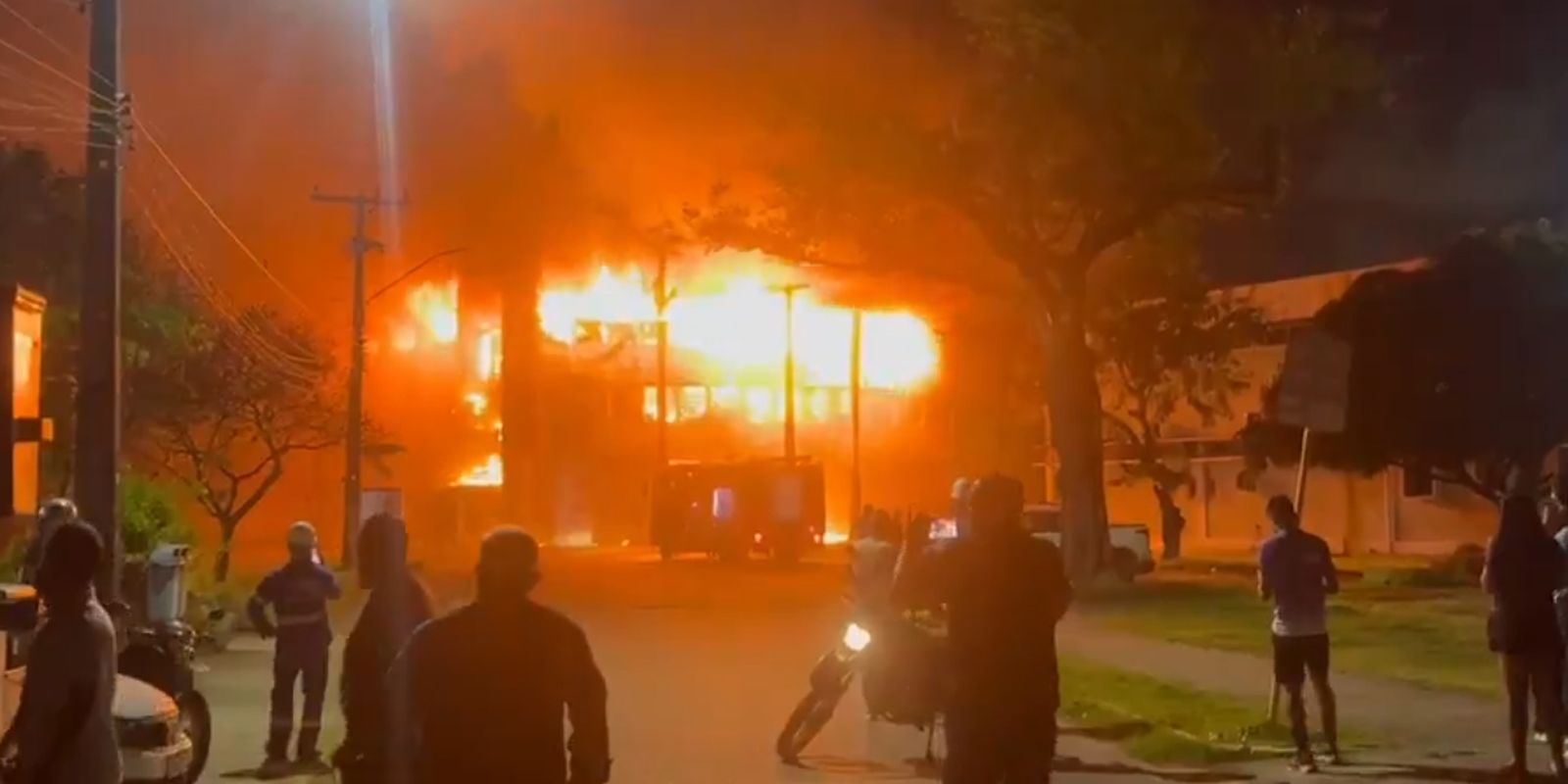 Incêndio causa danos a prédio da Universidade Federal de Pernambuco