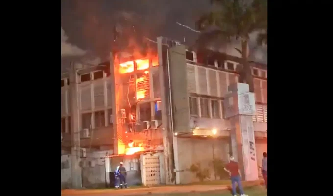 PF vai investigar incêndio na Universidade Federal de Pernambuco