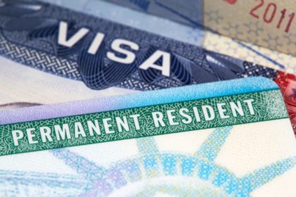 ‘Green card’ na mira: EUA suspendem programa de vistos da Microsoft, diz vice de Trump