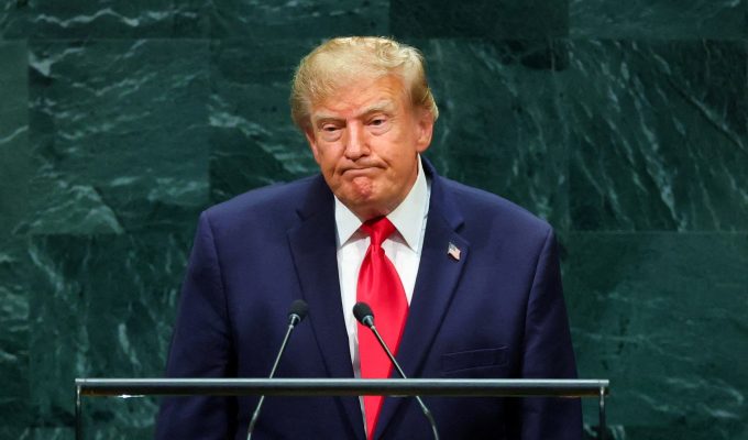 Trump chama de ‘inimigo’ quem usar termo ‘IA’ em vez de ‘superinteligência’
