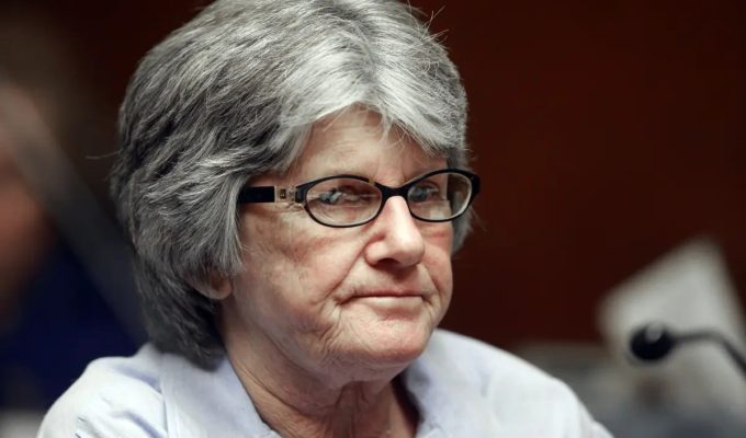 Condenada por 7 assassinatos em caso Charles Manson pode deixar prisão após 56 anos