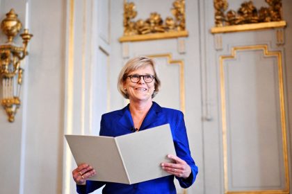 Canadense Anne Carson vence Nobel de Literatura