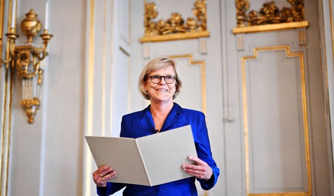 Canadense Anne Carson vence Nobel de Literatura