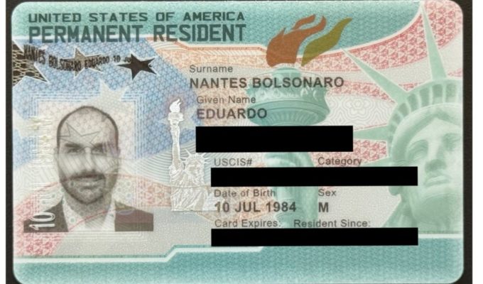 Eduardo Bolsonaro teve ‘green card’ concedido pelo governo Trump; relembre