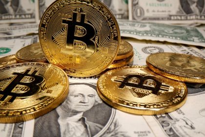 Site oferece criptomoedas por posts de apoio a Flávio Bolsonaro