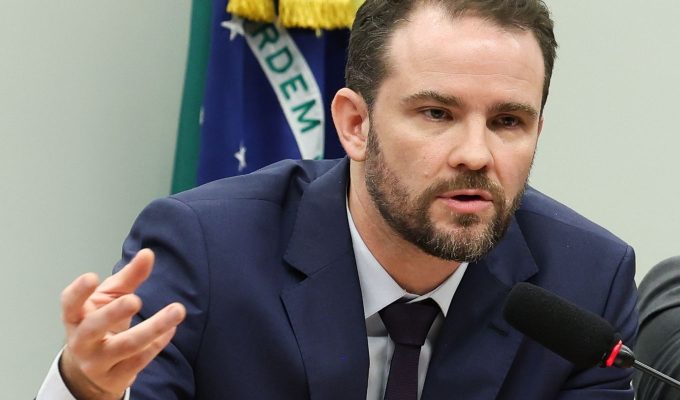 Durigan prevê envio de MP do Imposto Seletivo após eleições