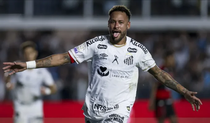 Neymar marca duas vezes, Flamengo tropeça e Palmeiras encosta no lídeo