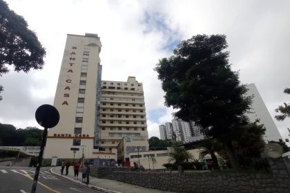 Bolsa de sangue raro do Ceará que cruzou o país em cabine de avião foi dada a paciente com anemia grave em Juiz de Fora