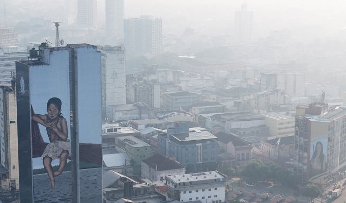 Manaus atinge níveis graves de poluição do ar por fumaça de queimadas