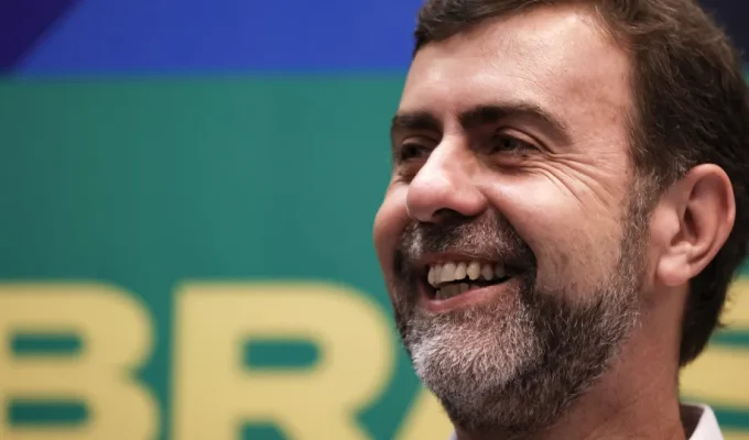 Freixo diz que turismo bateu recordes com Lula, e que Flávio quer privatizar praias