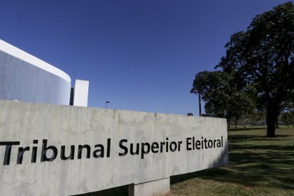 TSE manda suspender site que oferece criptomoedas por apoio a Flávio