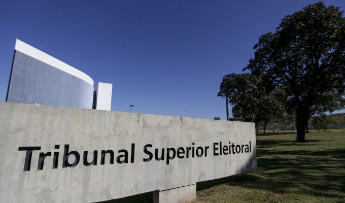 TSE manda suspender site que oferece criptomoedas por apoio a Flávio