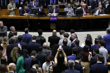 Alcolumbre marca votação da PEC pelo fim da 6×1 para quarta-feira