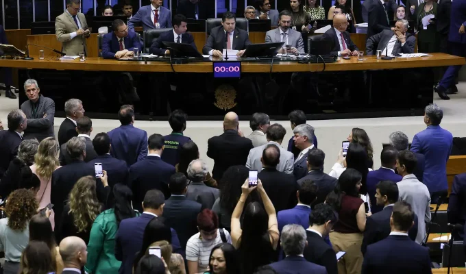 Alcolumbre marca votação da PEC pelo fim da 6×1 para quarta-feira