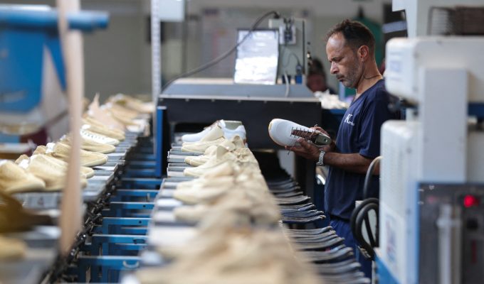 Tarifaço dos EUA já afeta empresas; entenda quando os efeitos podem chegar ao seu bolso