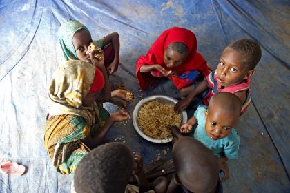Diante de crise e ‘chantagem’ dos EUA, ONU corta 10 mil empregos, vê riscos para missões e pode deixar refugiados no Brasil sem assistência
