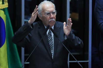 José Sarney é internado em UTI após procedimento abdominal