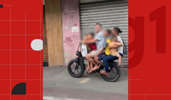 Casal e quatro crianças são flagrados em uma única bicicleta elétrica em Vitória; veja VÍDEO