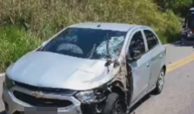 Homem fica gravemente ferido em acidente entre carro e moto em Barra Mansa