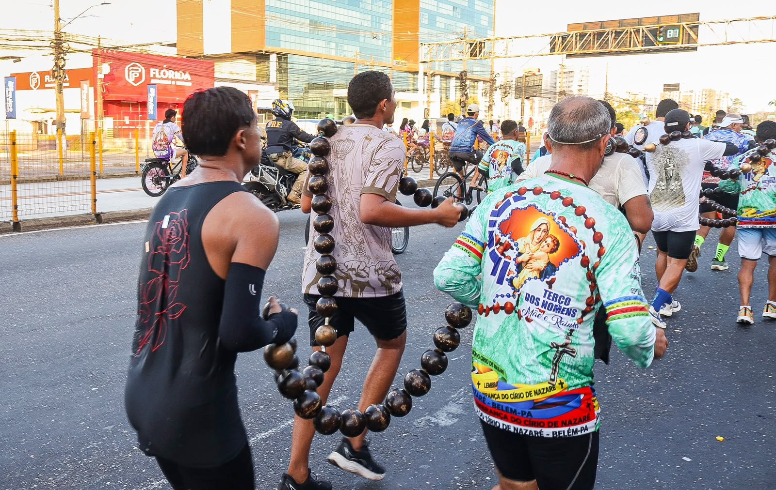 Cada quilômetro, uma oração: a fé de quem corre com Nossa Senhora de Nazaré