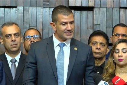 Douglas Ruas chega a 50,88% dos votos após retotalização e vence no primeiro turno no RJ