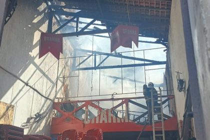 Incêndio atinge bar em casarão no Centro Histórico de São Luís