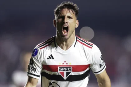Lucas volta, Calleri marca dois e São Paulo derrota o Vitória no Morumbis
