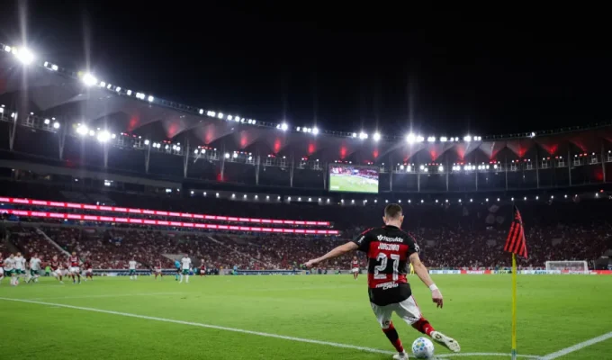 Flamengo defende topo contra rival Fluminense em duelo quente no Maracanã antes da Libertadores