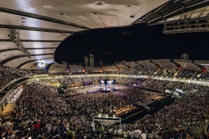 Bote fé com Maria reúne multidão de fiéis na Arena das Dunas em Natal