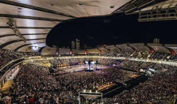 Bote fé com Maria reúne multidão de fiéis na Arena das Dunas em Natal