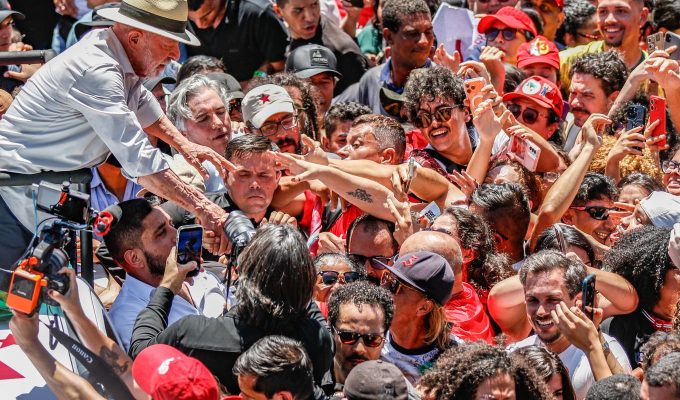 Lula afirma que PT entrará na Justiça contra suspensão de canal