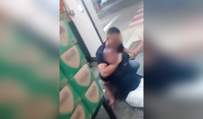 VÍDEO: cliente e segurança terceirizado de supermercado brigam após discussão em Sorocaba