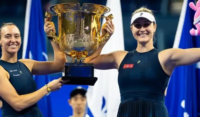 Dupla de Stefani fatura WTA 1000 de Pequim, o 5º título na temporada