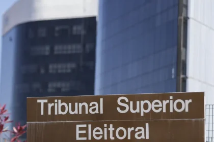 TSE barra anúncios de Lula acusando Flávio de ser contra escala 6×1
