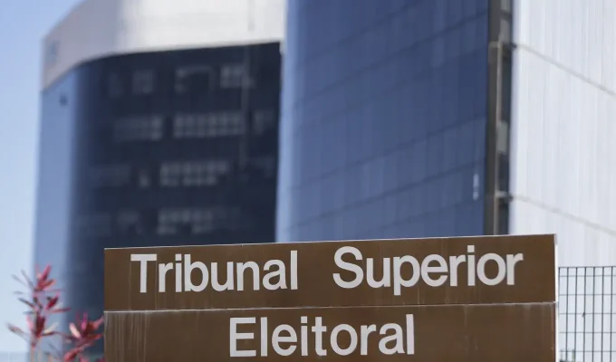 TSE barra anúncios de Lula acusando Flávio de ser contra escala 6×1
