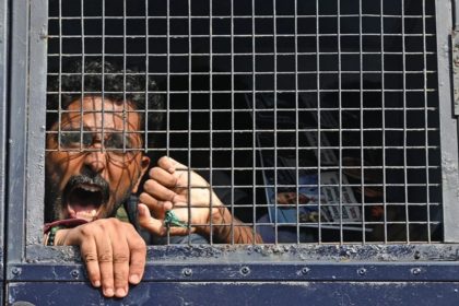 A nova onda de protestos de jovens do movimento das ‘baratas’ na Índia em imagens