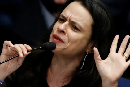 Lembra dela? Janaína Paschoal questiona por que não foi eleita