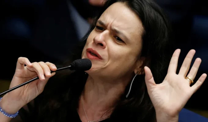 Lembra dela? Janaína Paschoal questiona por que não foi eleita