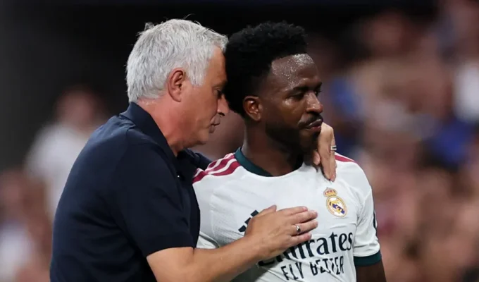 Mourinho é acusado de se esconder após polêmica com Vini Jr.