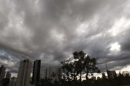 Frente fria pode causar tempestades e ventania em cidades de Goiás; veja lista