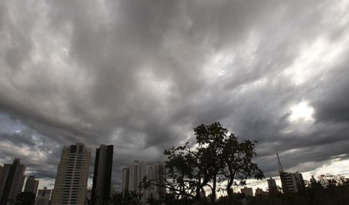 Frente fria pode causar tempestades e ventania em cidades de Goiás; veja lista