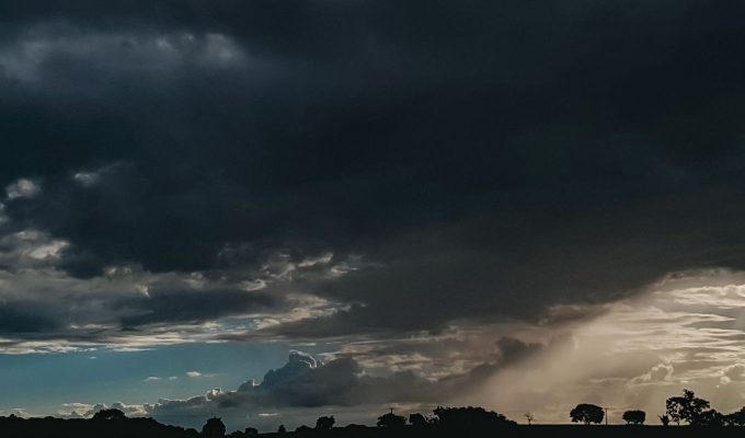Feriado tem alerta para tempestades em quase todo o país