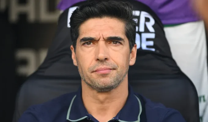 Abel exalta Giay após goleada e pede paciência com Paulinho