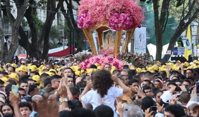 Círio de Nazaré: milhares de devotos visitam imagem de Nossa Senhora