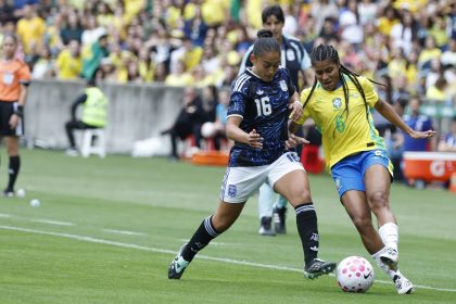 Após cortes, seleção feminina chega a Recife para encarar Argentina