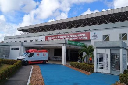Homem se afoga em praia e é internado em estado grave, em João Pessoa
