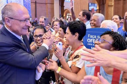 Em Aparecida, Alckmin pede isenção da Justiça Eleitoral