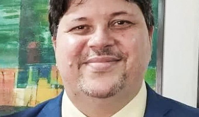 Jornalista brasileiro crítico a Milei é deportado da Argentina