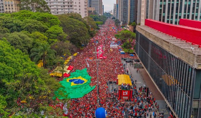 Campanha de Lula aciona TSE após post falso sobre comício na Paulista