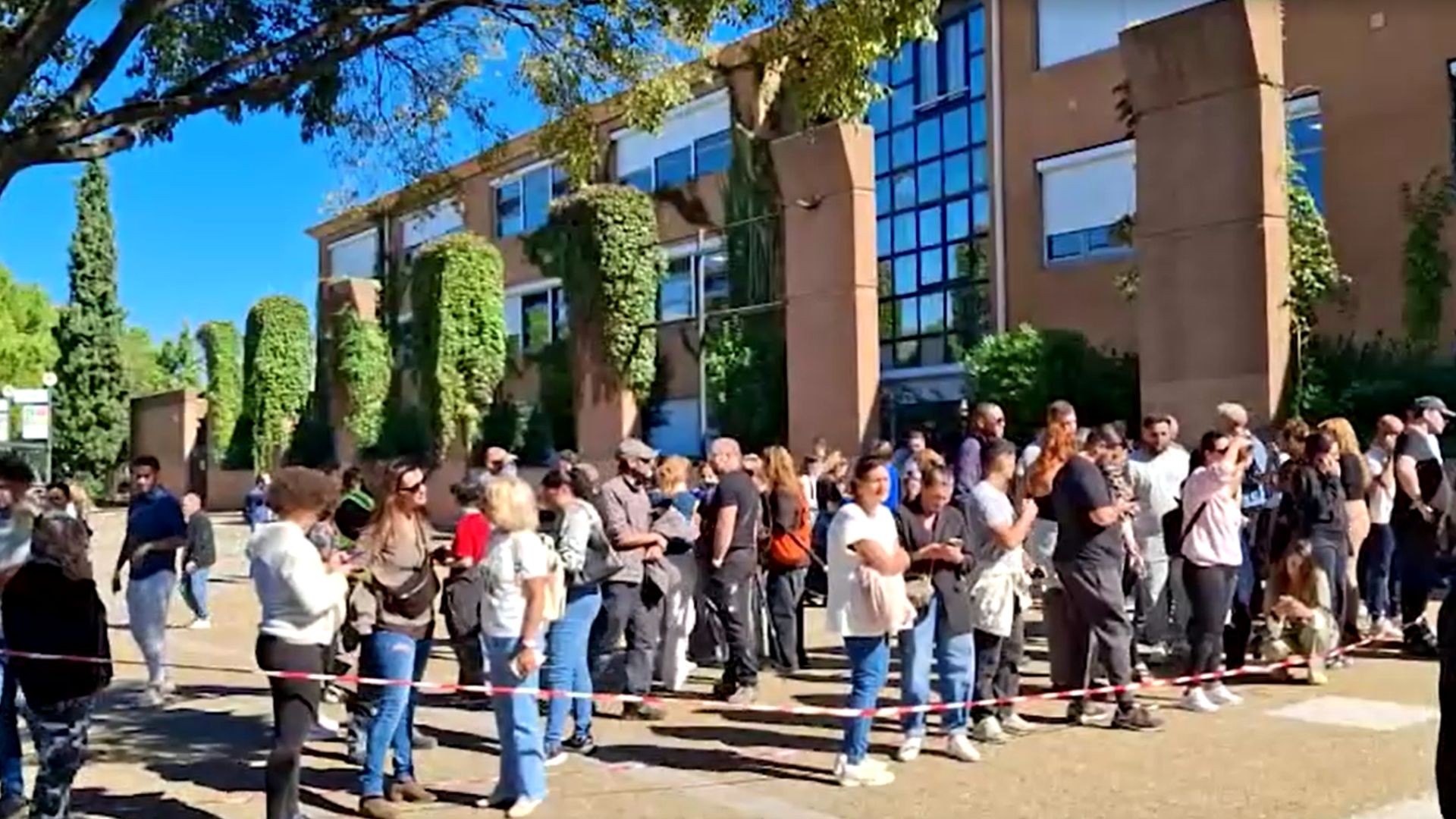 Aluno abre fogo em escola na França e deixa feridos; ‘Saímos correndo em pânico’, diz estudante